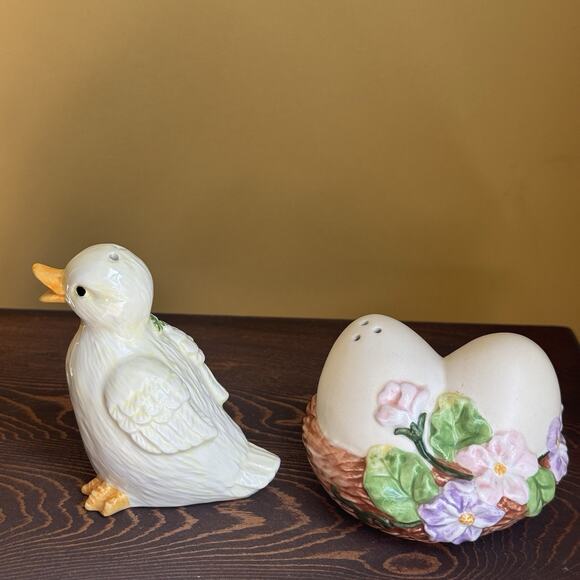 VTG Avon Easter Salt Pepper Shakers Spring Duck Eggs Nest Floral Ceramic EUC - Picture 4 of 15